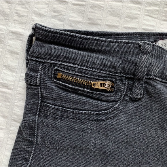 High-Rise Black Denim Hollister Jean - Size 3 - Picture 3 of 8